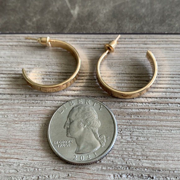 6/$8 NEW Gold Tone Hoop Earrings - Picture 5 of 14